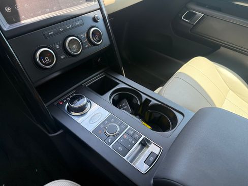 Used 2018 Land Rover Discovery SE AWD/4WD image 13