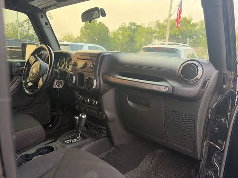 Used 2018 Jeep Wrangler Unlimited Sport w/ Connectivity Group AWD/4WD image 10