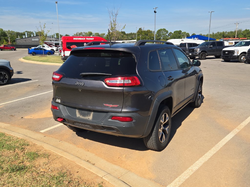Used 2018 Jeep Cherokee Trailhawk AWD/4WD image 3