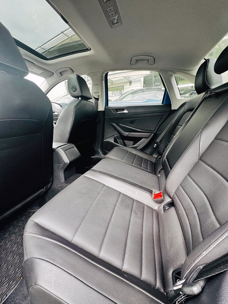 Used 2023 Volkswagen Jetta SE FWD image 13