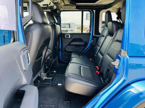 Used 2022 Jeep Wrangler Unlimited Sahara image 25