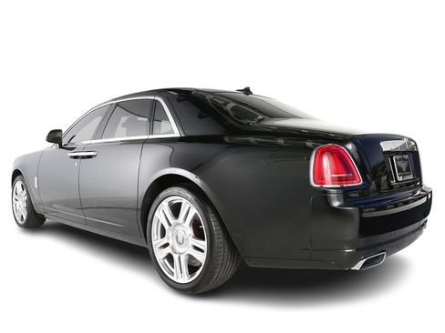 Used 2017 Rolls-Royce Ghost RWD image 3