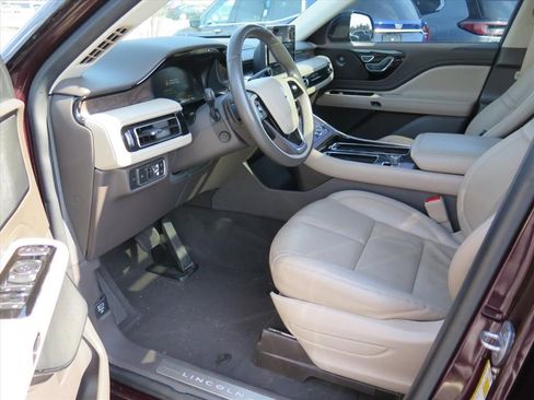 Used 2023 Lincoln Aviator Reserve w/ Equipment Group 201A image 10