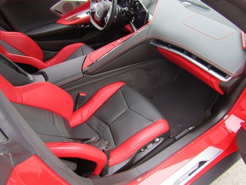 Used 2024 Chevrolet Corvette Stingray Premium Cpe w/ Z51 Performance Package RWD image 11