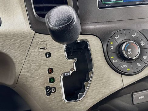Used 2011 Toyota Sienna LE w/ Towing Pkg AWD/4WD image 17