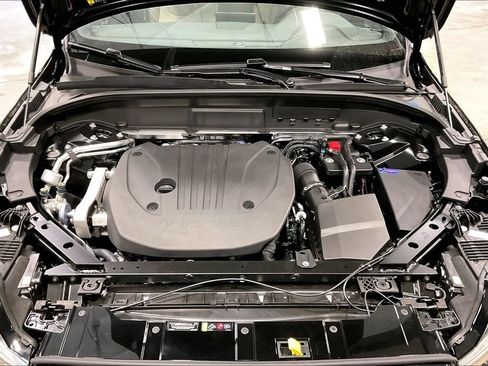 New 2027 Volvo XC60 B5 Plus AWD/4WD image 12