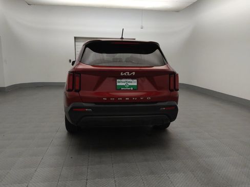 Used 2022 Kia Sorento LX image 6