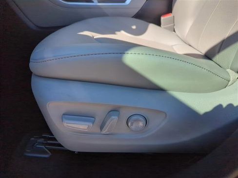 New 2026 Toyota Highlander Limited image 13