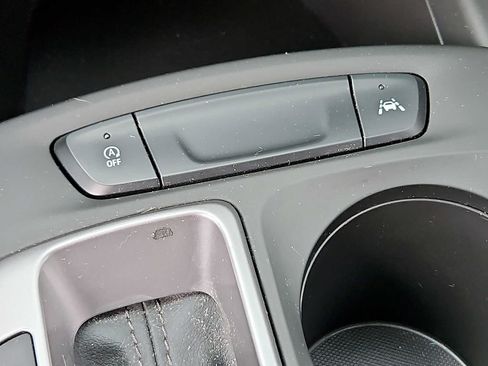 Used 2025 Chevrolet Trax LS w/ LS Convenience Package FWD image 23