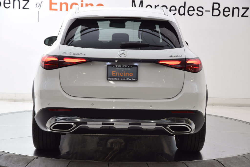 Used 2025 Mercedes-Benz GLC 350e 4MATIC image 5