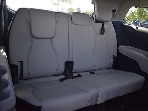 New 2026 Kia Carnival EX image 14