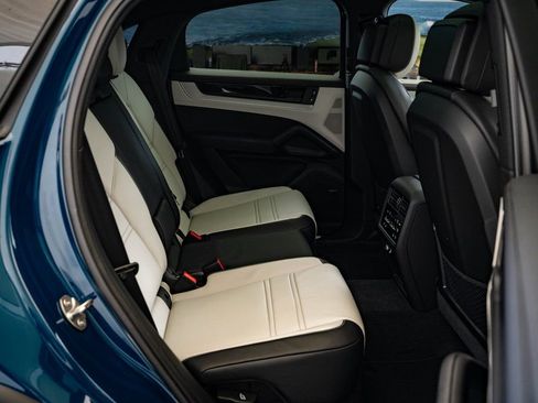 New 2026 Porsche Cayenne Coupe image 37