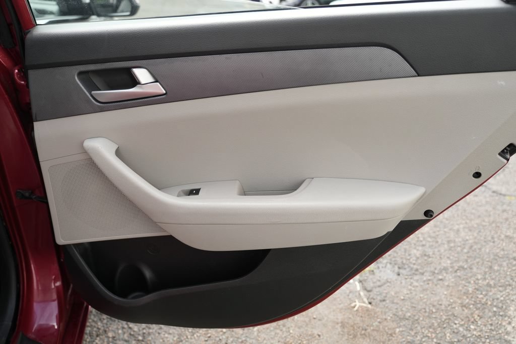Used 2017 Hyundai Sonata SE FWD image 34