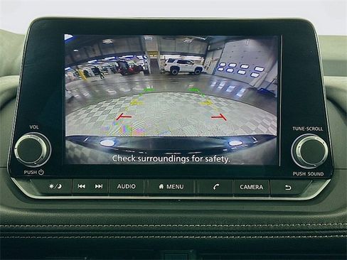 Used 2024 Nissan Rogue S image 15