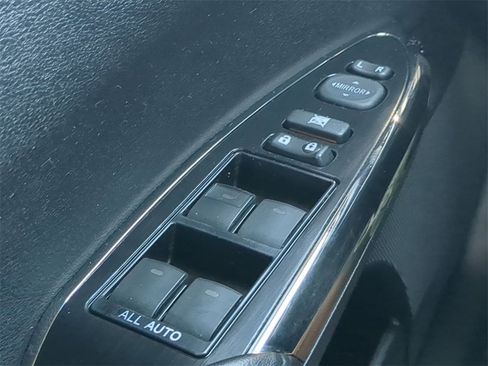 Used 2018 Toyota Avalon XLE w/ Protection Package image 24