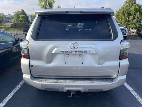 Used 2020 Toyota 4Runner SR5 Premium w/ Moonroof Package RWD image 10