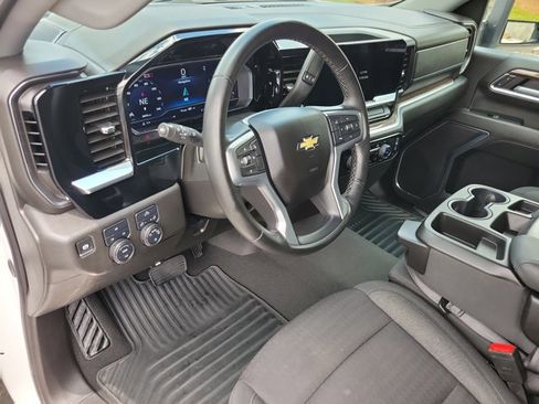 Used 2024 Chevrolet Silverado 2500 LT AWD/4WD image 4