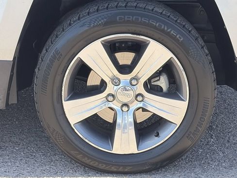 Used 2016 Jeep Patriot High Altitude FWD image 9