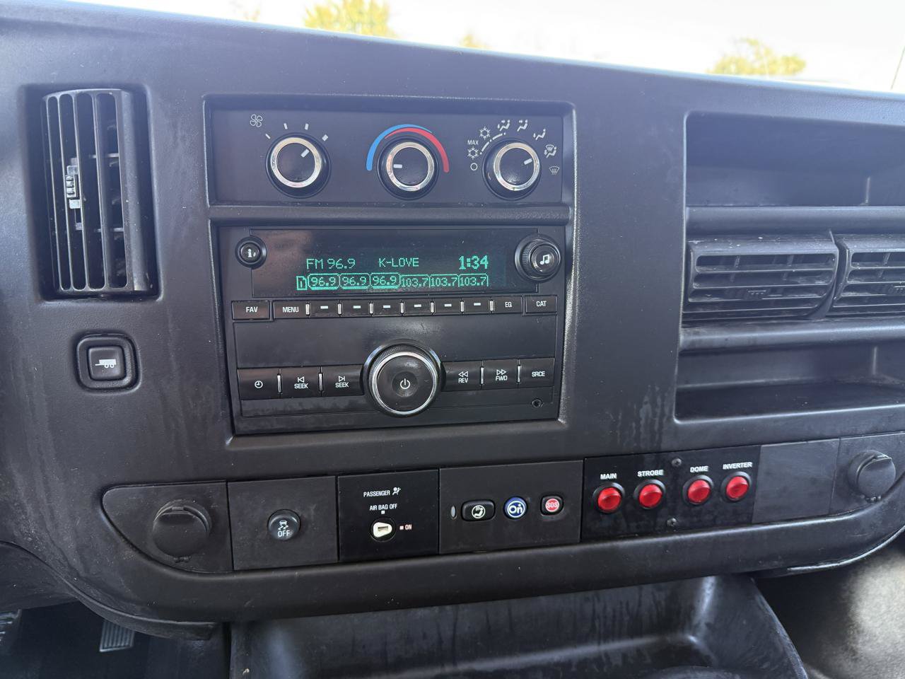 Used 2015 Chevrolet Express 2500 RWD image 19