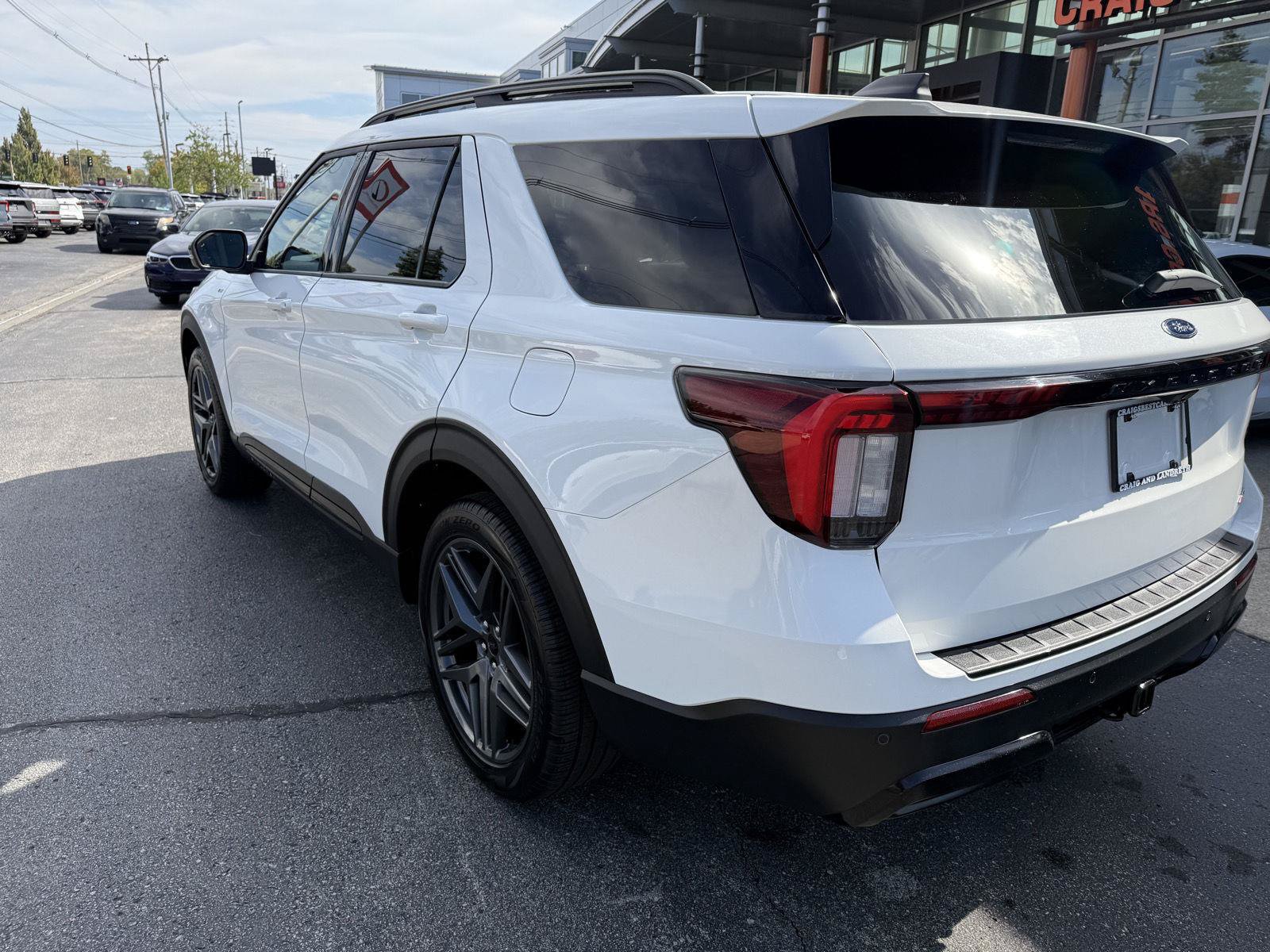 Used 2025 Ford Explorer ST-Line w/ ST-Line Street Pack AWD/4WD image 10
