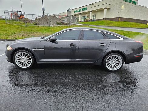 Used 2011 Jaguar XJ image 6