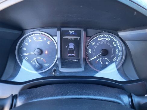 Used 2017 Toyota Tacoma TRD Sport w/ Premium & Technology Package image 12