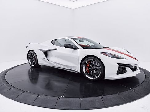 Used 2025 Chevrolet Corvette Z06 RWD image 23