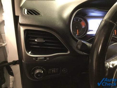 Used 2020 Jeep Cherokee Limited AWD/4WD image 23