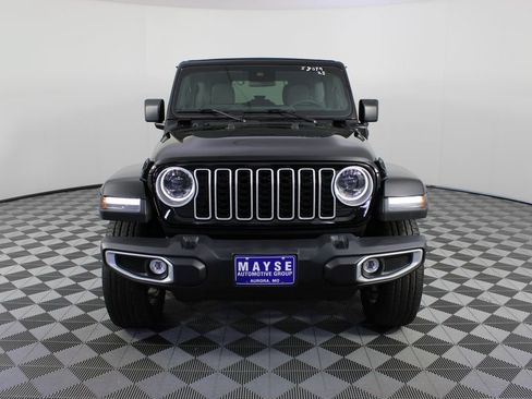 Used 2025 Jeep Wrangler Unlimited Sahara w/ Safety Group AWD/4WD image 25