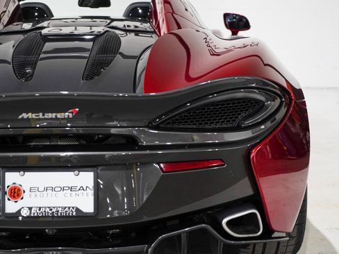 Used 2018 McLaren 570S Spider image 35