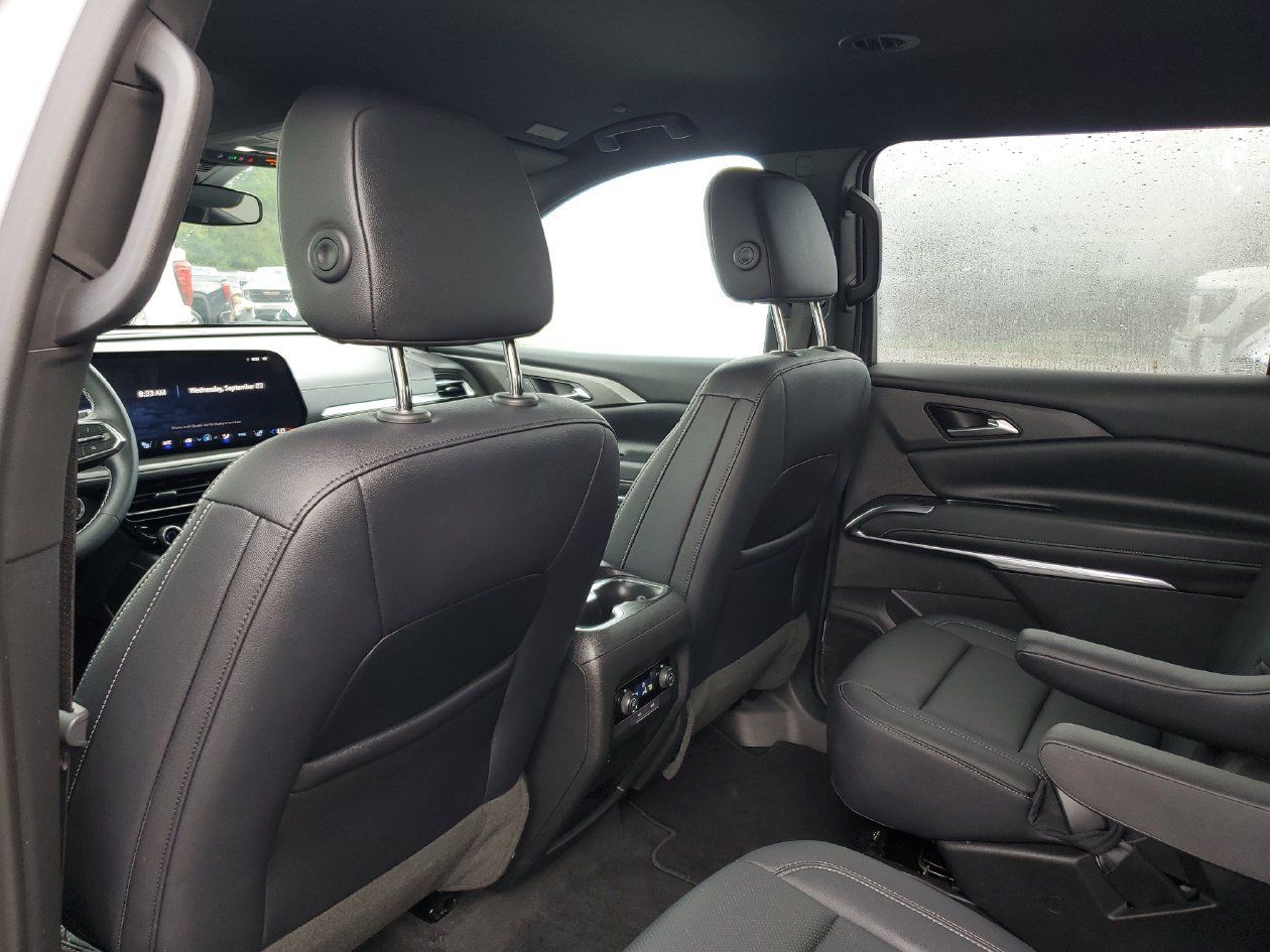 Used 2026 Chevrolet Traverse LT FWD image 8