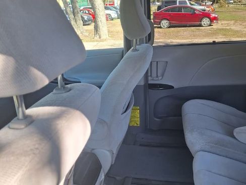 Used 2017 Ford Focus Titanium image 2