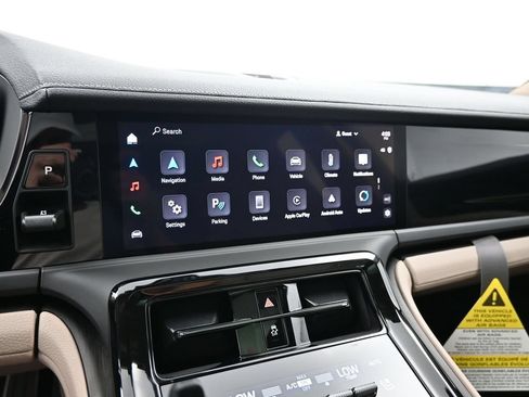 Certified 2025 Porsche Panamera image 9