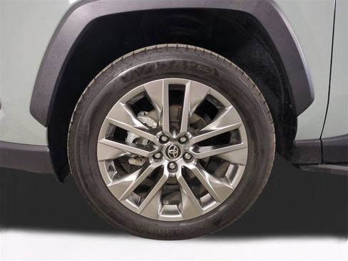 Used 2023 Toyota RAV4 XLE Premium image 11