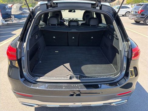 Used 2024 Mercedes-Benz GLC 300 4MATIC image 11