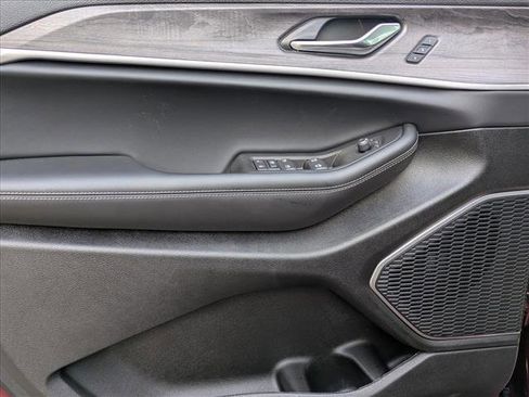 New 2025 Jeep Grand Cherokee Limited image 16