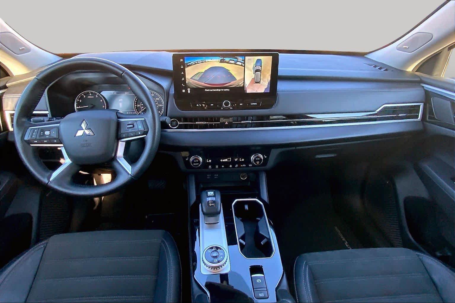 Used 2025 Mitsubishi Outlander SE AWD/4WD image 14