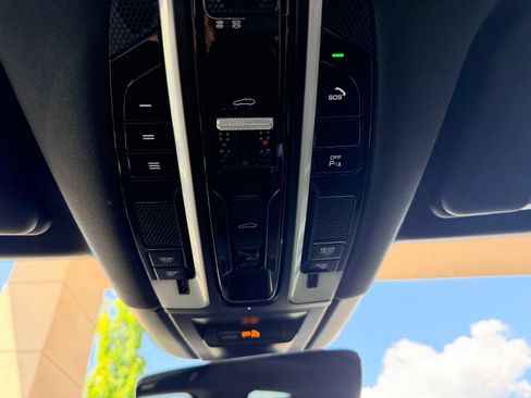 Used 2019 Porsche Cayenne AWD/4WD image 15
