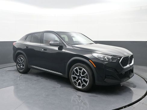 Used 2025 BMW X2 xDrive28i image 3