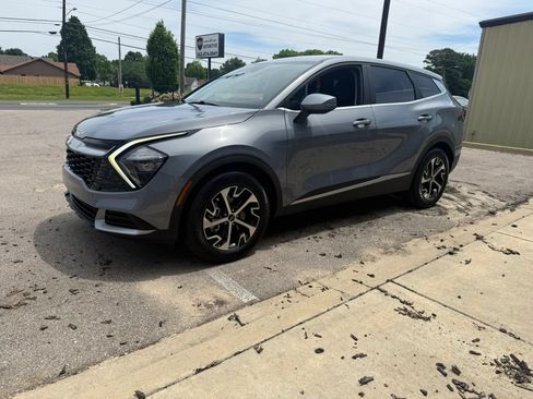 Used 2023 Kia Sportage EX FWD image 4