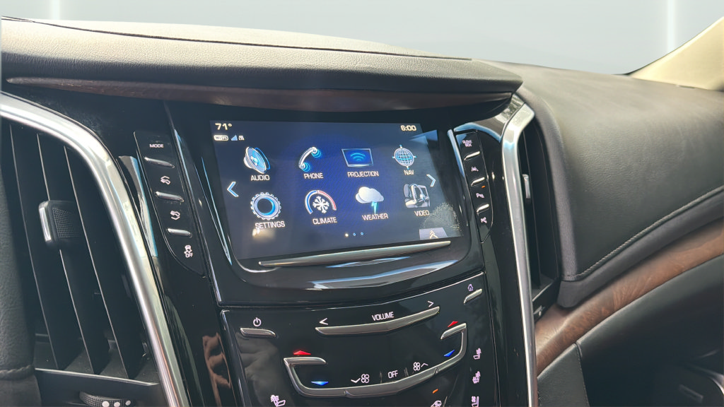 Used 2019 Cadillac Escalade Luxury RWD image 17