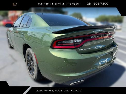 Used 2019 Dodge Charger SXT RWD image 3