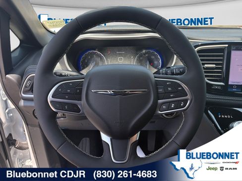 New 2026 Chrysler Pacifica Select FWD image 13