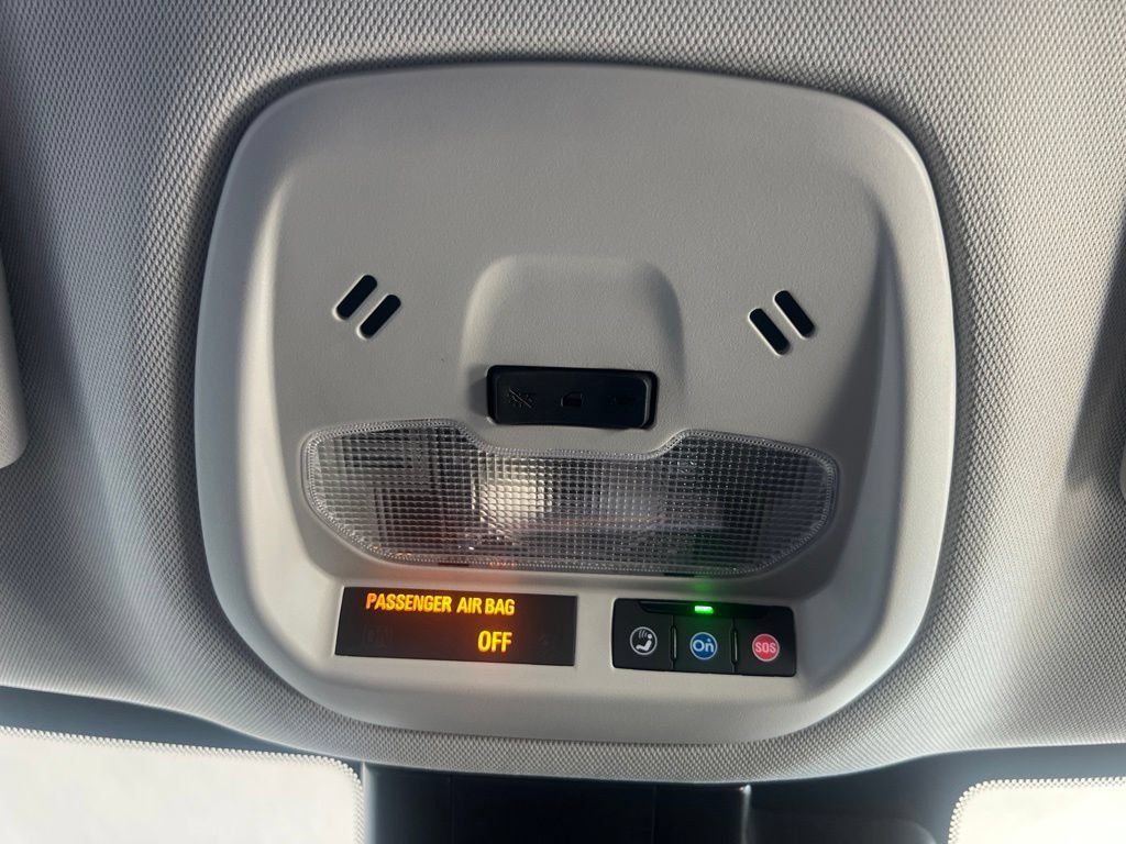 Used 2025 Chevrolet Trax LT w/ LT Convenience Package FWD image 48