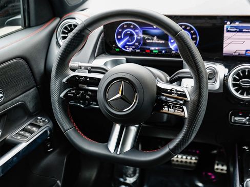 Used 2024 Mercedes-Benz EQB 300 4MATIC image 13