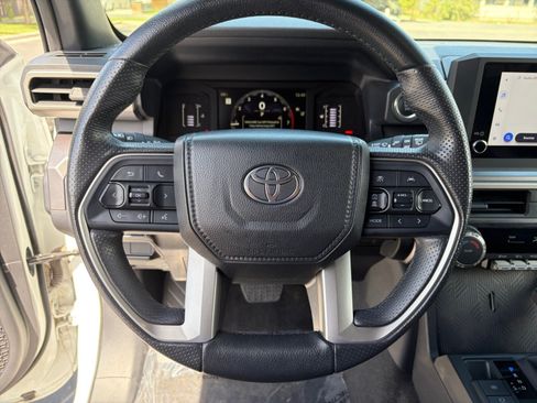 Used 2025 Toyota 4Runner 4WD image 12