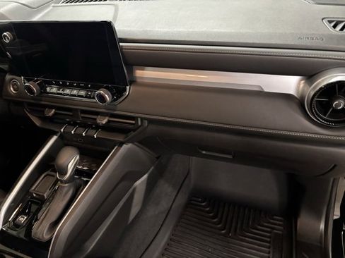 Used 2024 Chevrolet Colorado LT w/ LT Convenience Package III image 19