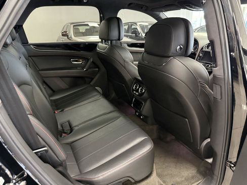 Used 2018 Bentley Bentayga Activity AWD/4WD image 21