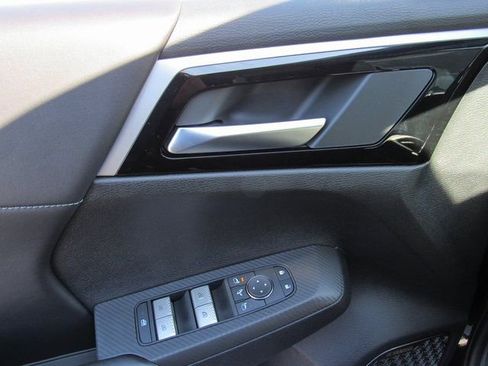 New 2025 Mitsubishi Outlander SE FWD image 12