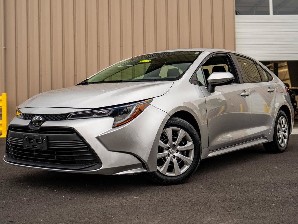 Used 2024 Toyota Corolla LE FWD image 5